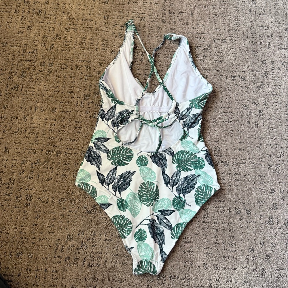 Cupshe Green Leaf Print One Piece Swimsuit - Picture 3 of 5